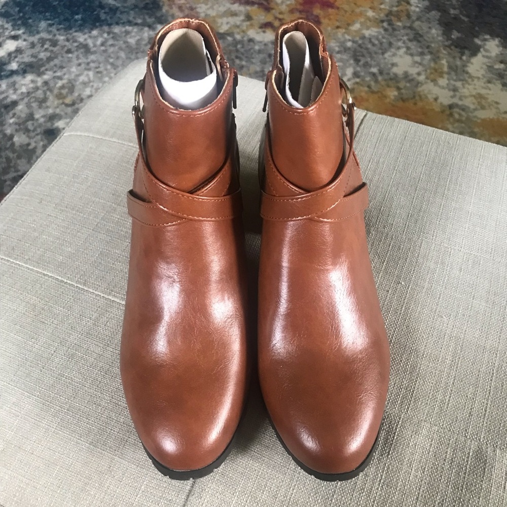 NWT Karen Scott Francess Booties in Cognac - Picture 6 of 9